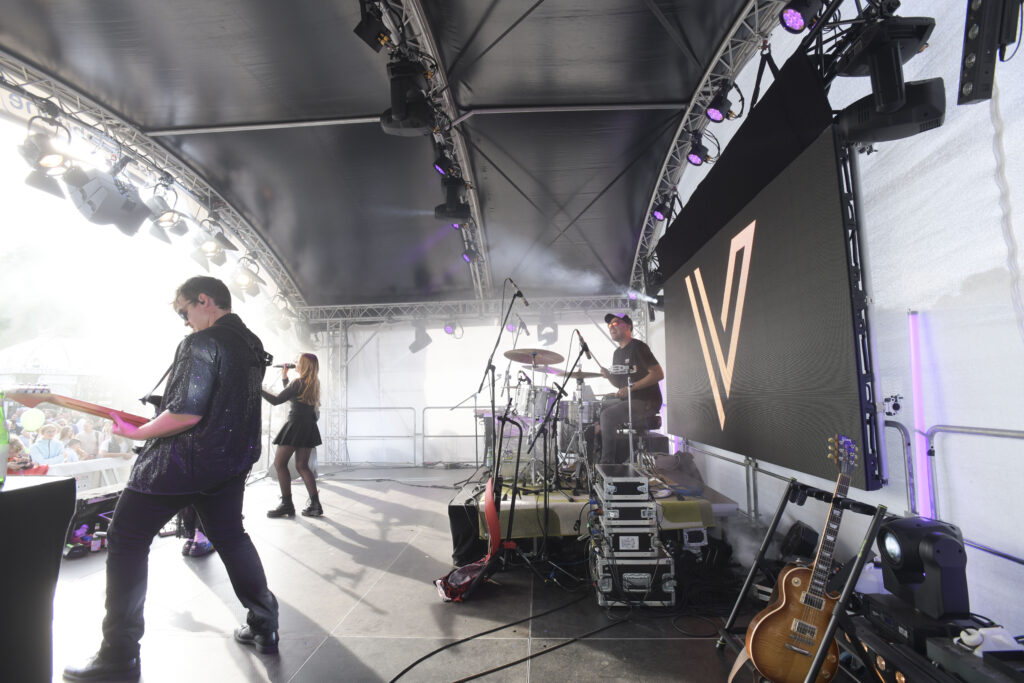 Vergeben auf der Bühne am Nordufer des Maschseefests